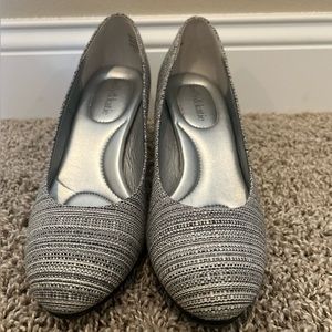 Kelly & Katie grey fabric pumps